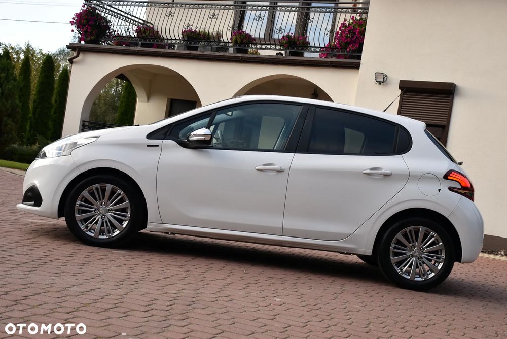 Peugeot 208 - 12
