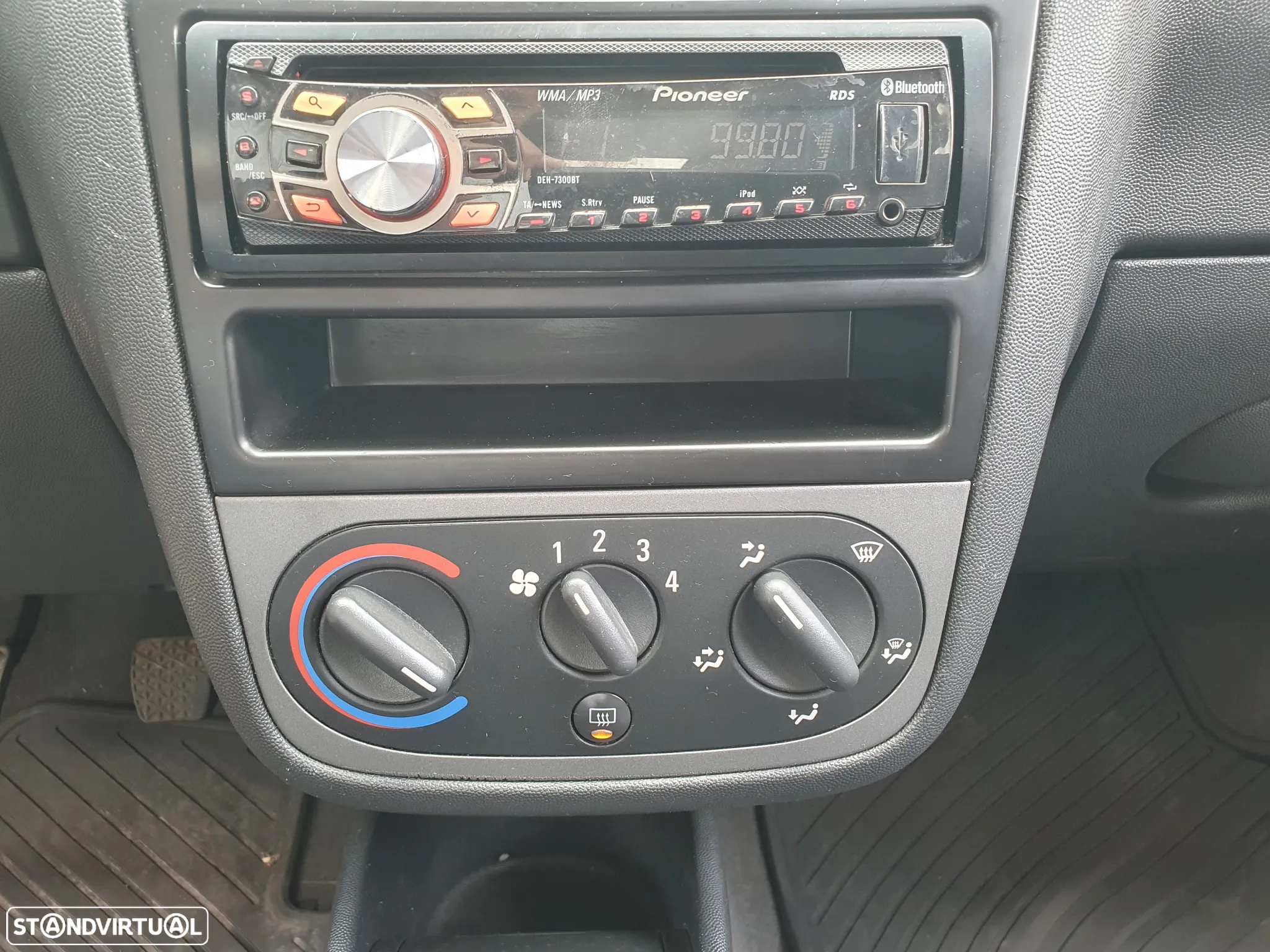 Opel Corsa 1.2 Twinport Enjoy - 10