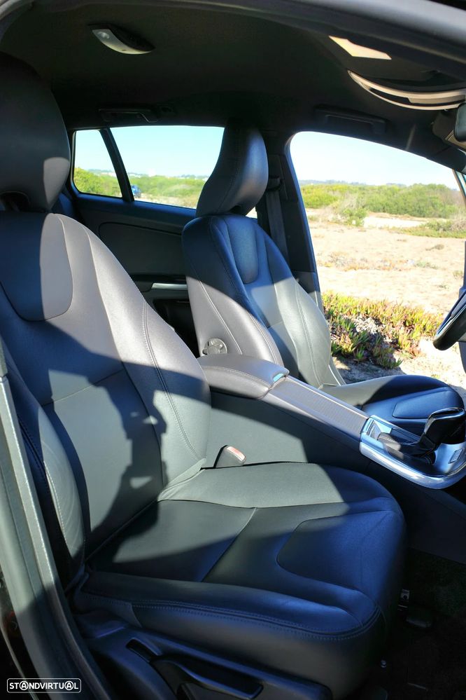 Volvo V60 D6 Plug-In-Hybrid AWD Geartronic Summum - 18