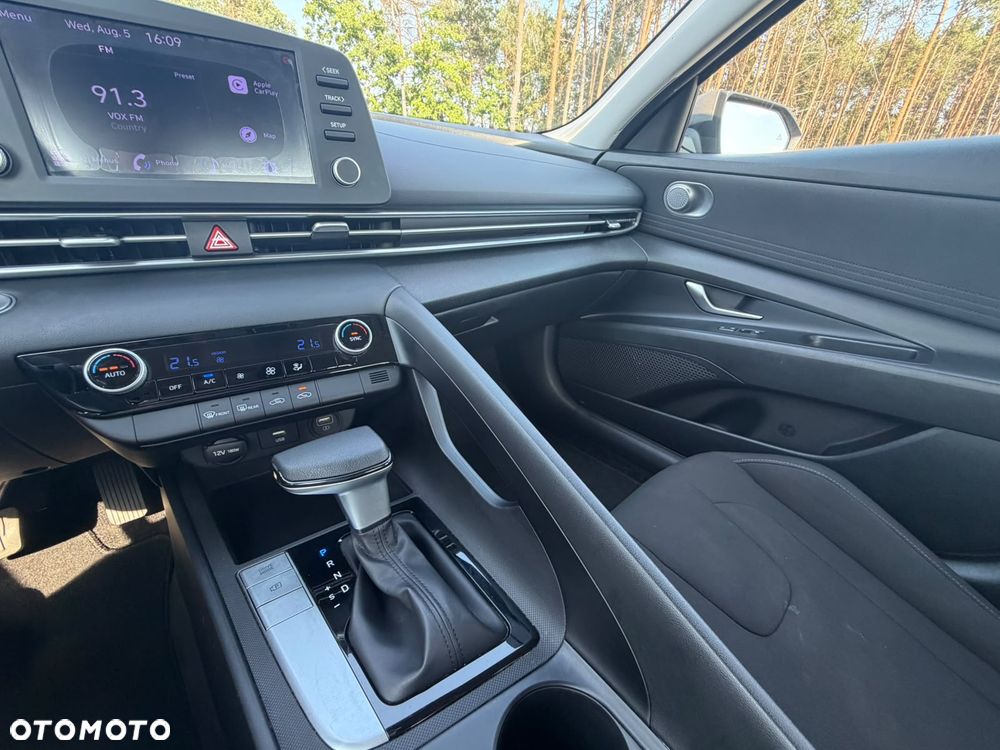 Hyundai Elantra - 17
