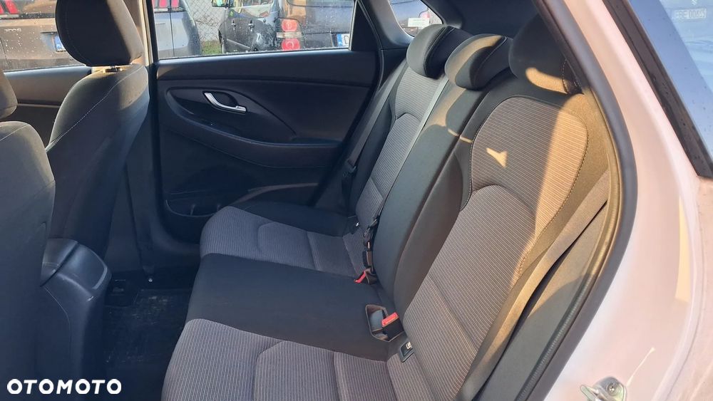 Hyundai i30 1.5 DPI Classic + - 10