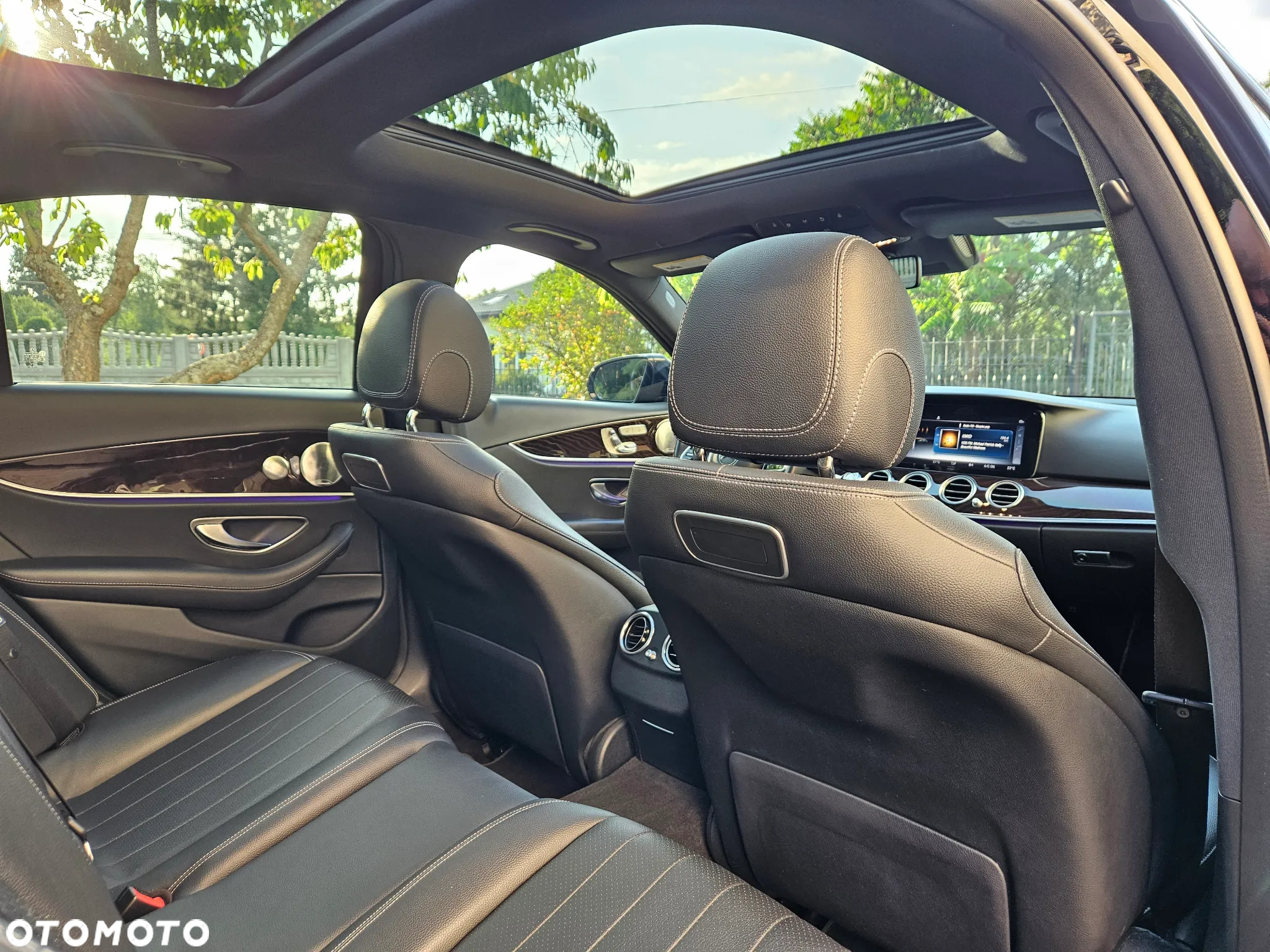 Mercedes-Benz Klasa E 300 9G-TRONIC AMG Line - 21
