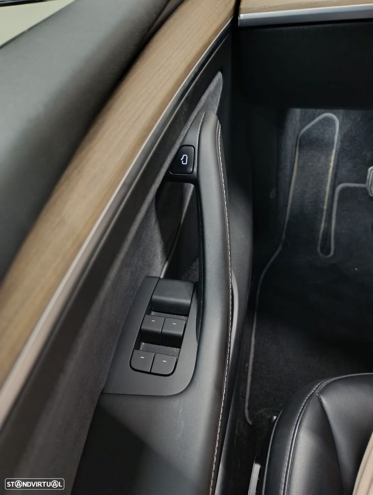 Tesla Model Y RWD - 15