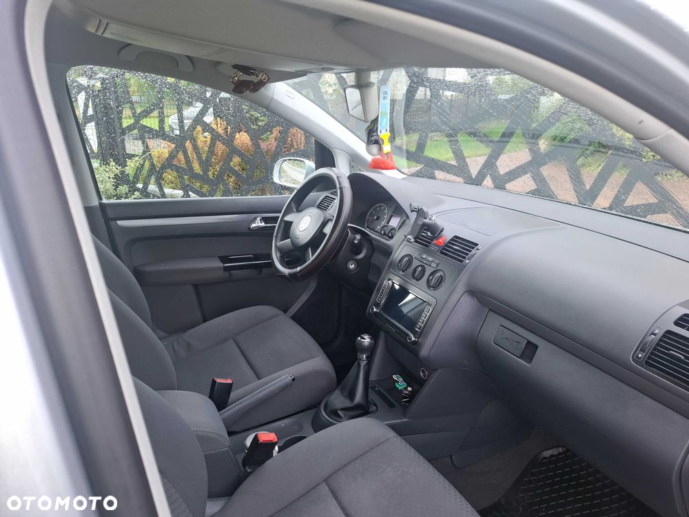 Volkswagen Touran 2005 photo 5