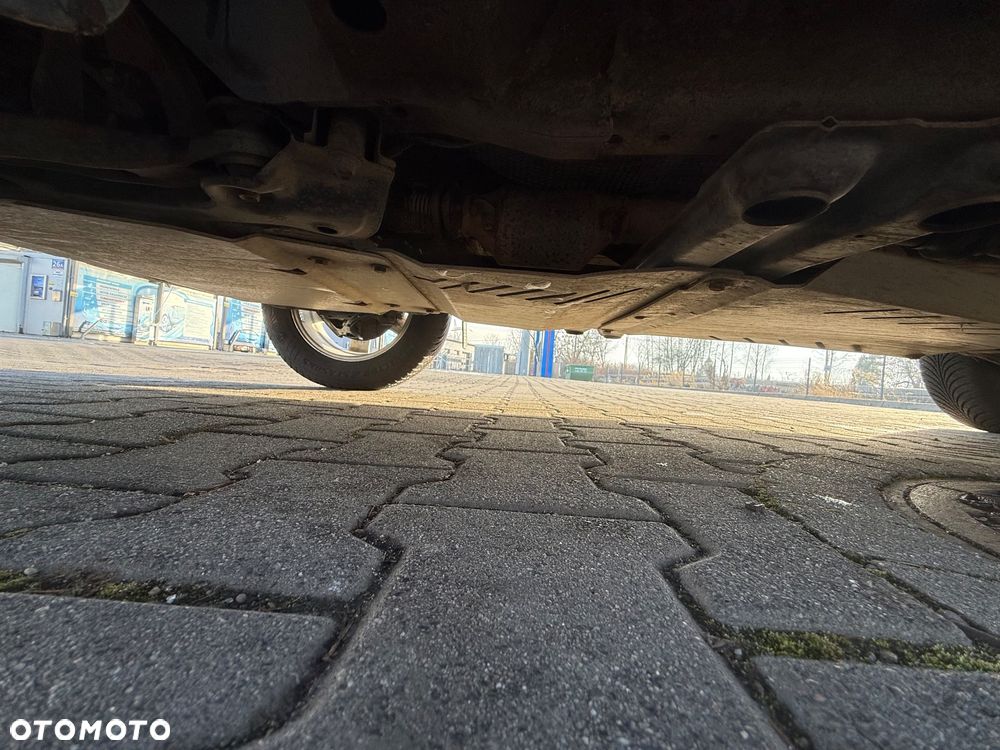 Suzuki Grand Vitara 2.4 De Luxe - 17