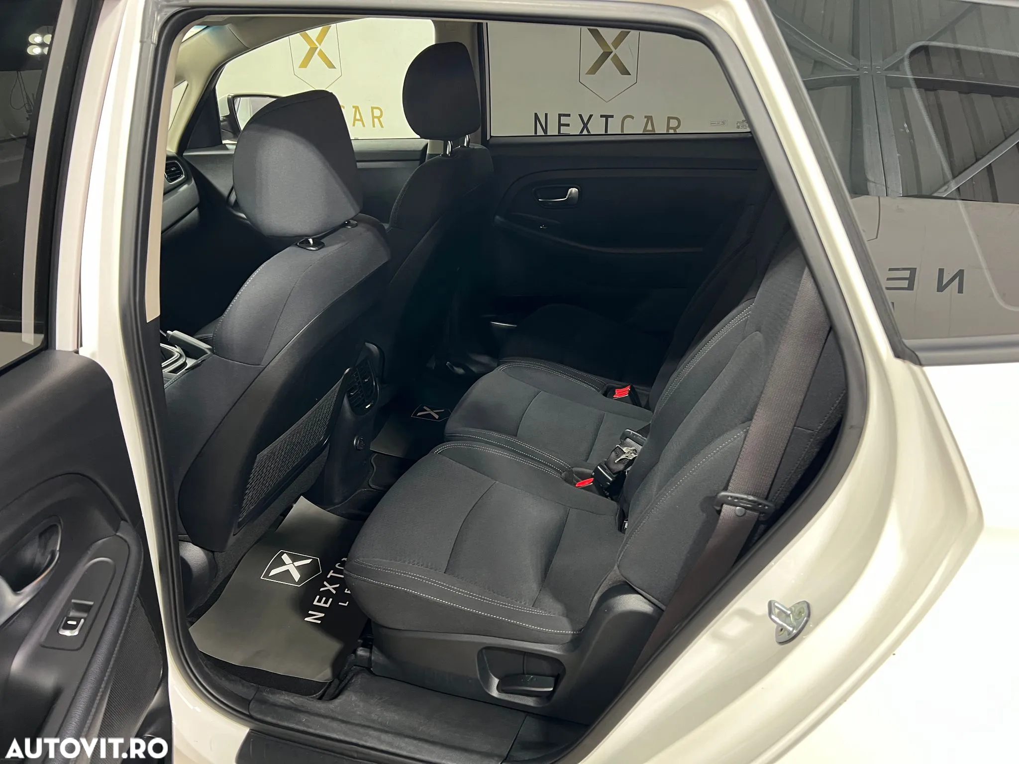Kia Carens 1.7 DSL Family - 11