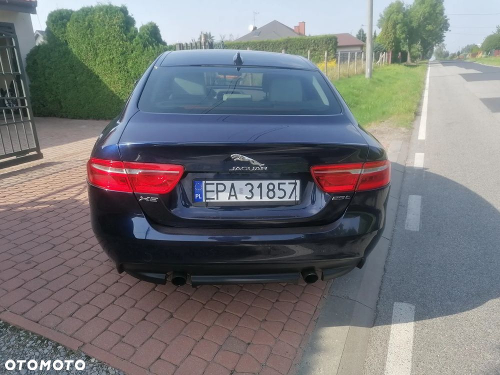 Jaguar XE - 2
