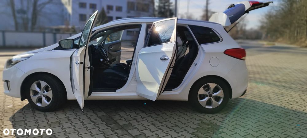 Kia Carens - 10