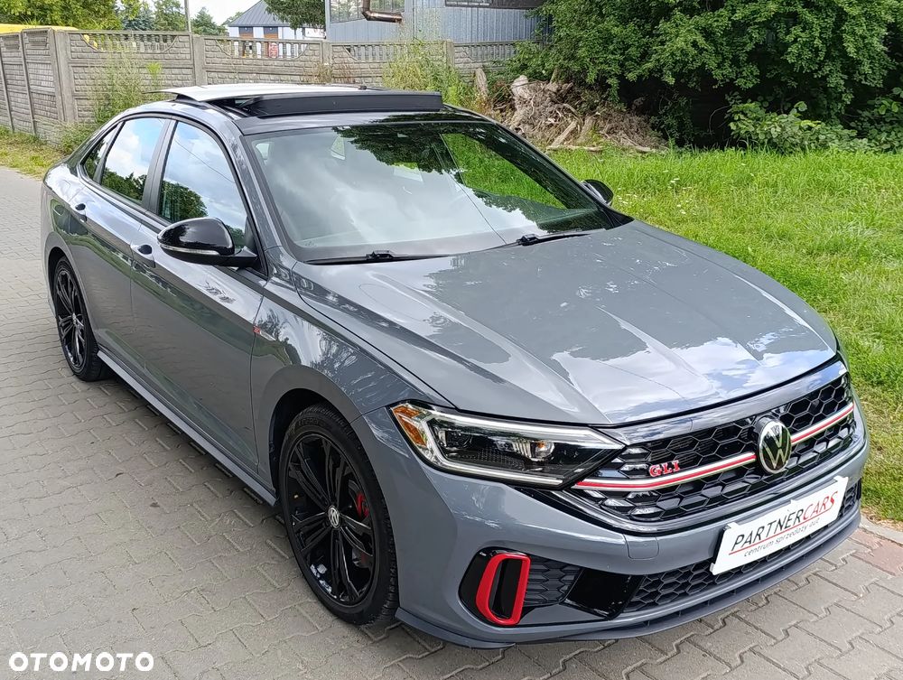 Volkswagen Jetta - 2