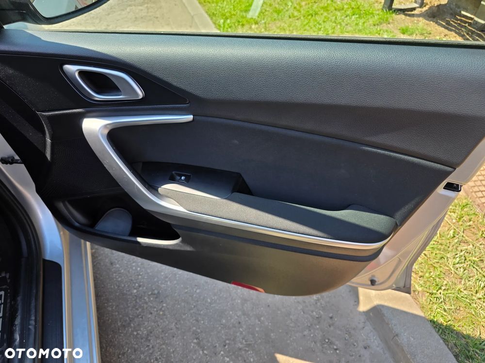 Kia Ceed 1.6 CRDi mHEV M - 11