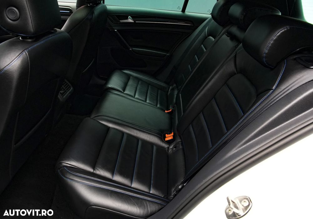 Volkswagen Golf - 16