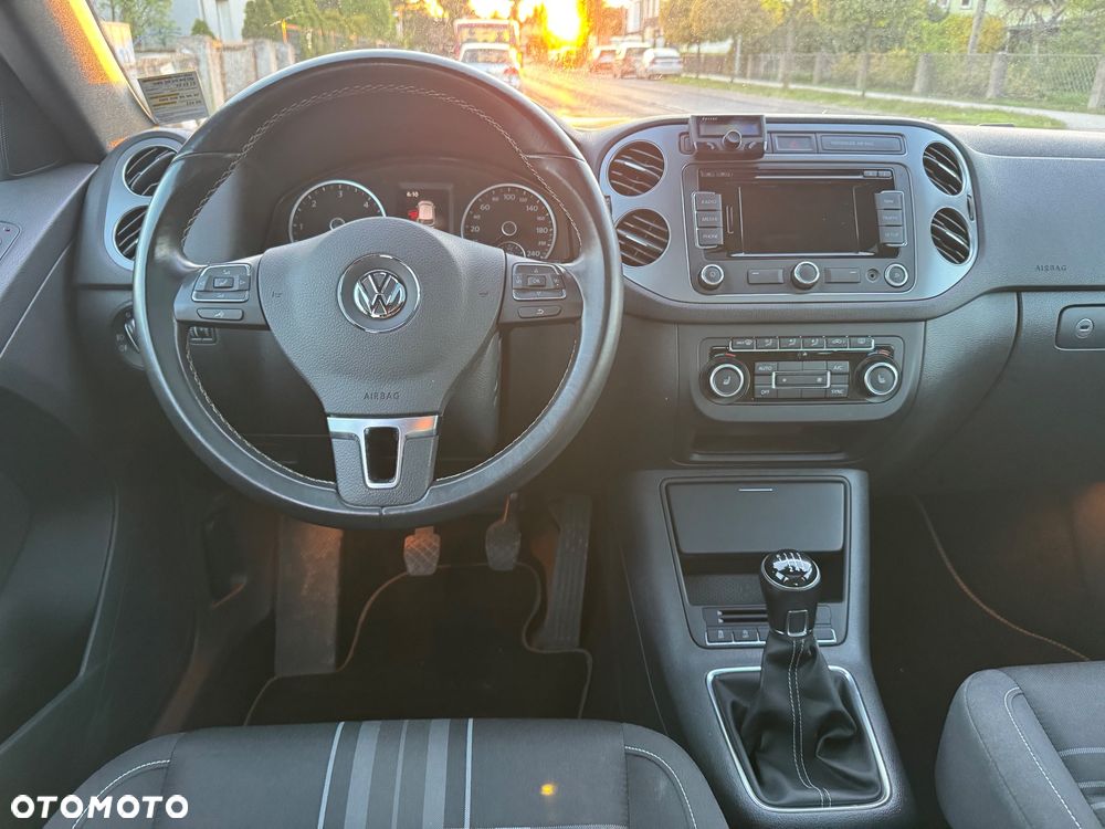 Volkswagen Tiguan 2.0 TDI DPF BlueMotion Technology Lounge Sport & Style - 6