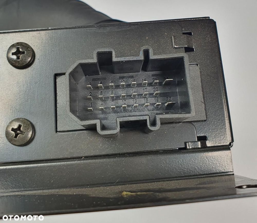 WZMACNIACZ RADIA AUDIO AUDI A4 B6 8H0035223 - 3