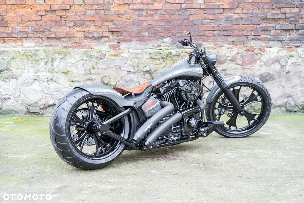 Harley-Davidson Softail Breakout - 3