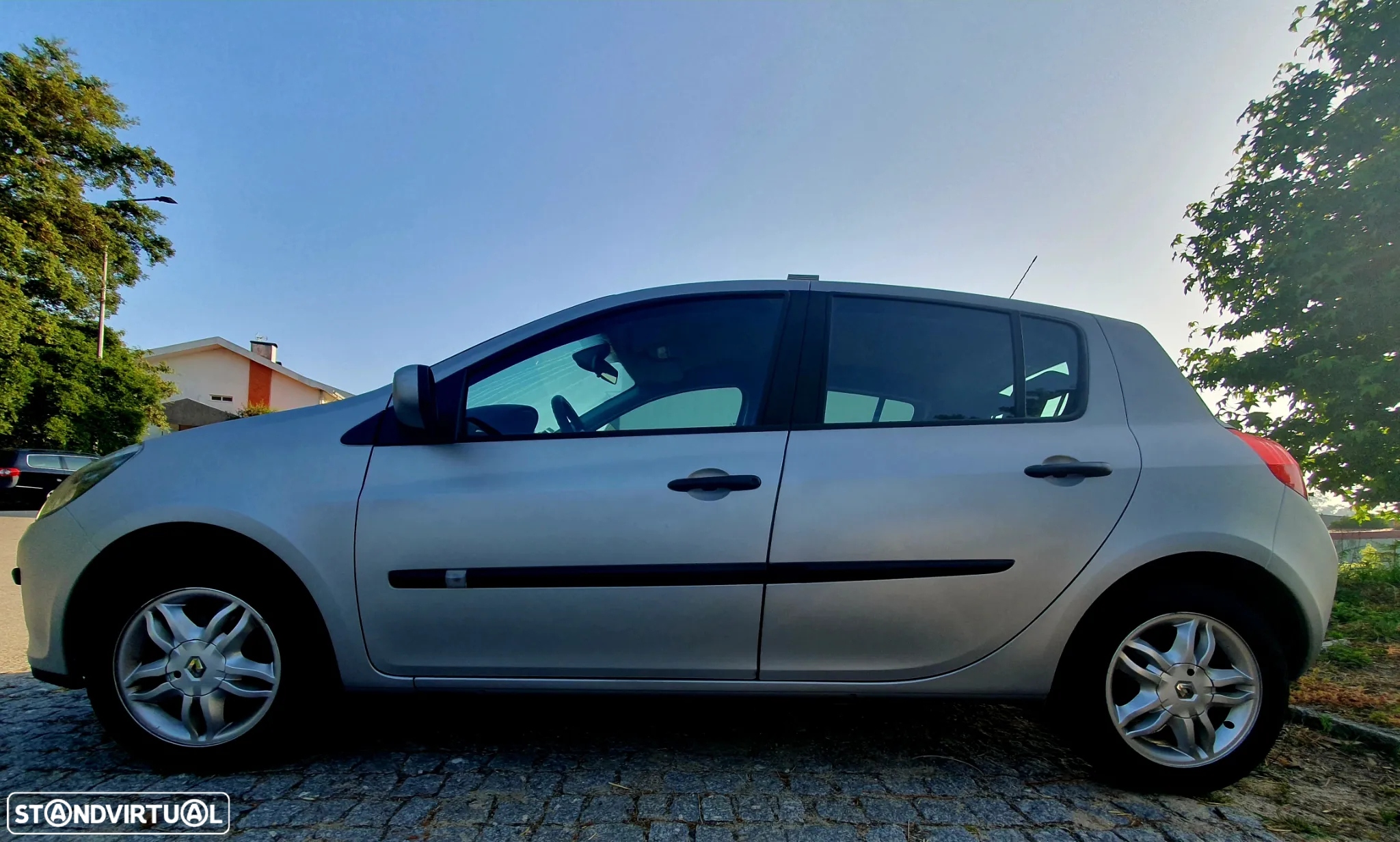 Renault Clio 1.2 16V Confort - 2
