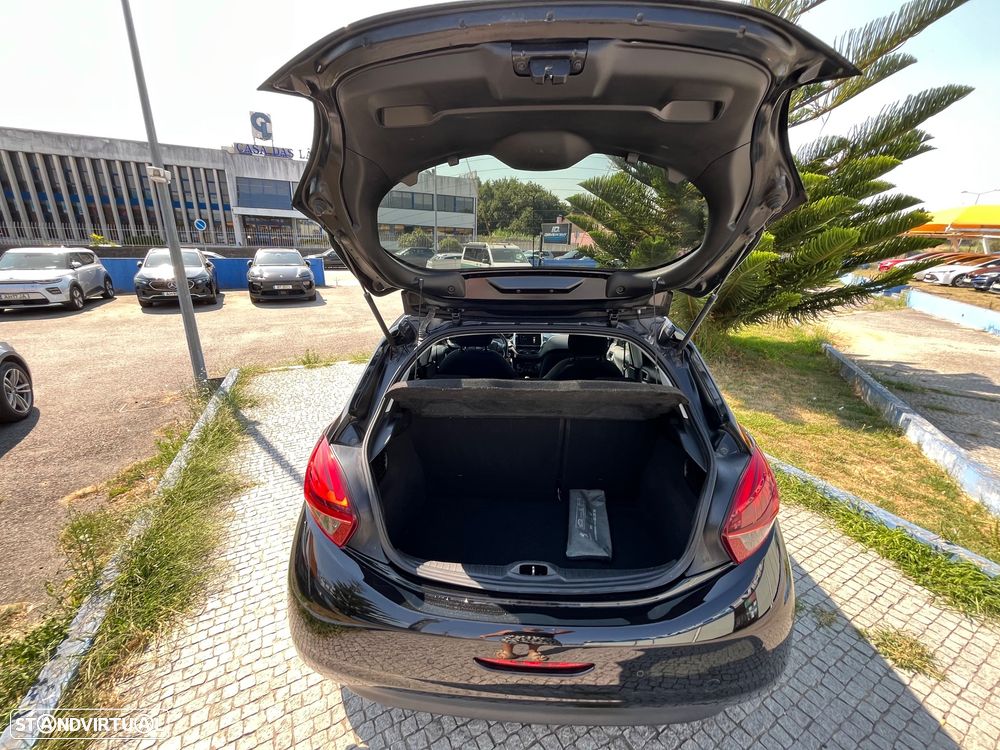 Peugeot 208 1.2 PureTech Signature - 17