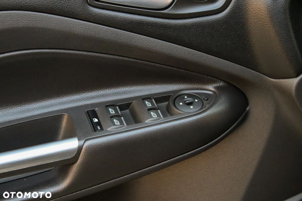 Ford Kuga 1.5 EcoBoost 2x4 Titanium - 27