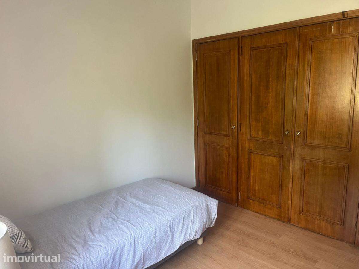 Quarto - localizado em Telheiras Lisbon - Grande imagem: 2/8