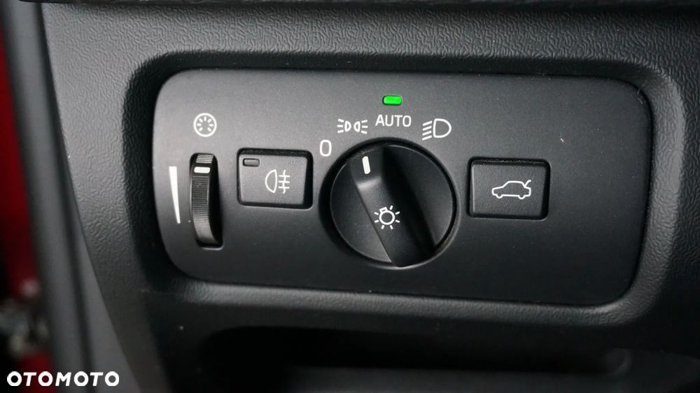 Volvo V40 Cross Country D3 Drive-E SCR Momentum - 32