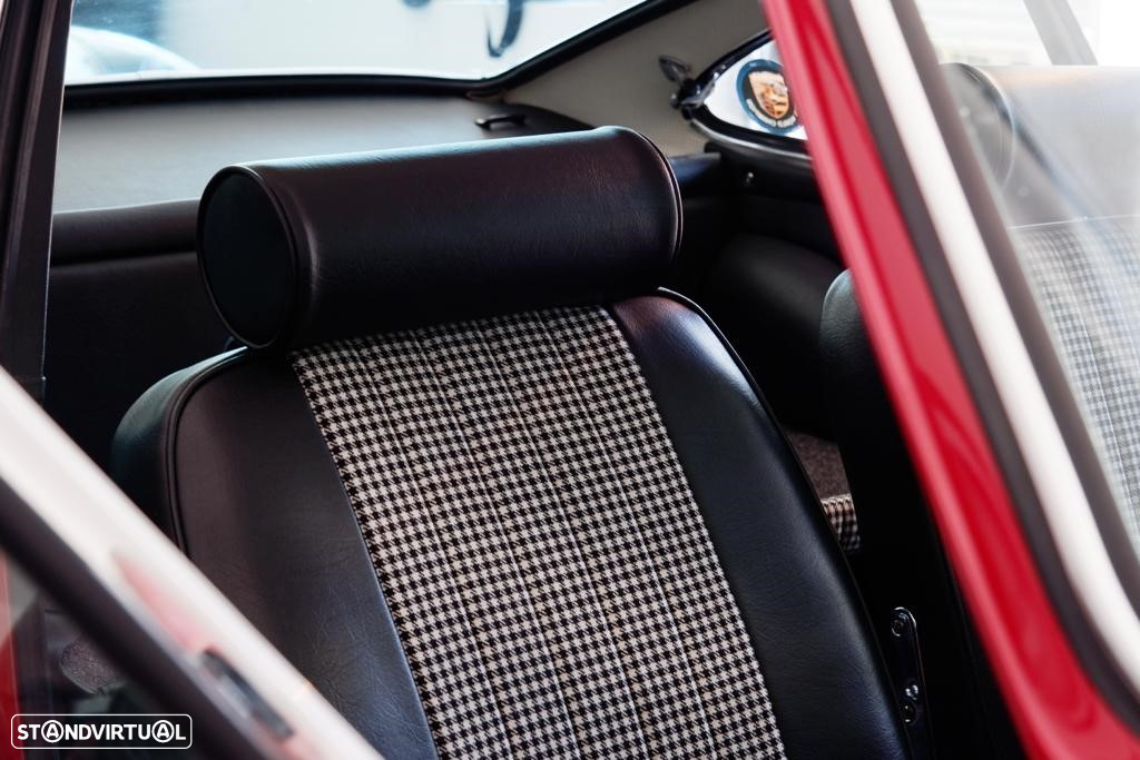 Porsche 911 Série F - 17