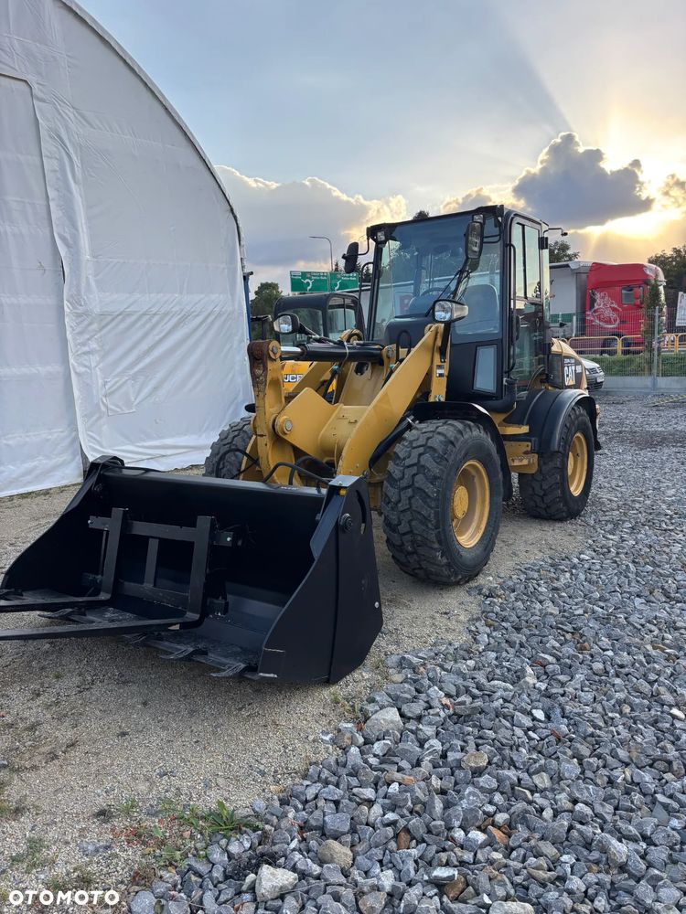 Caterpillar 908H - 1