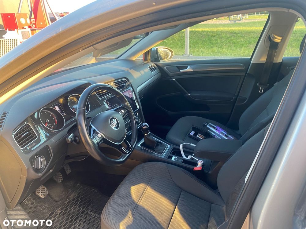 Volkswagen Golf - 11