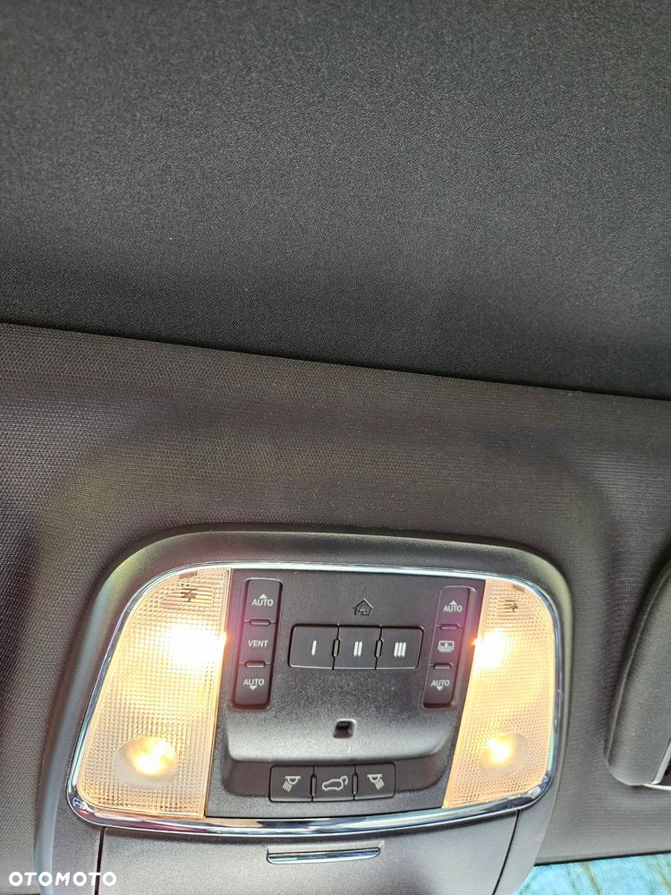 Jeep Grand Cherokee - 25