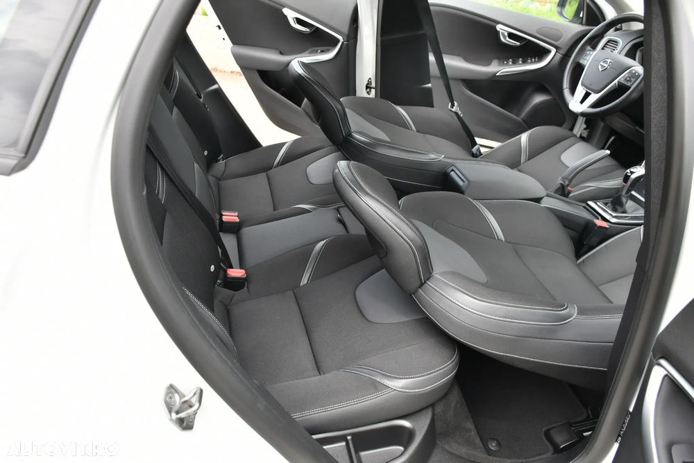 Volvo V40 D2 Summum - 24