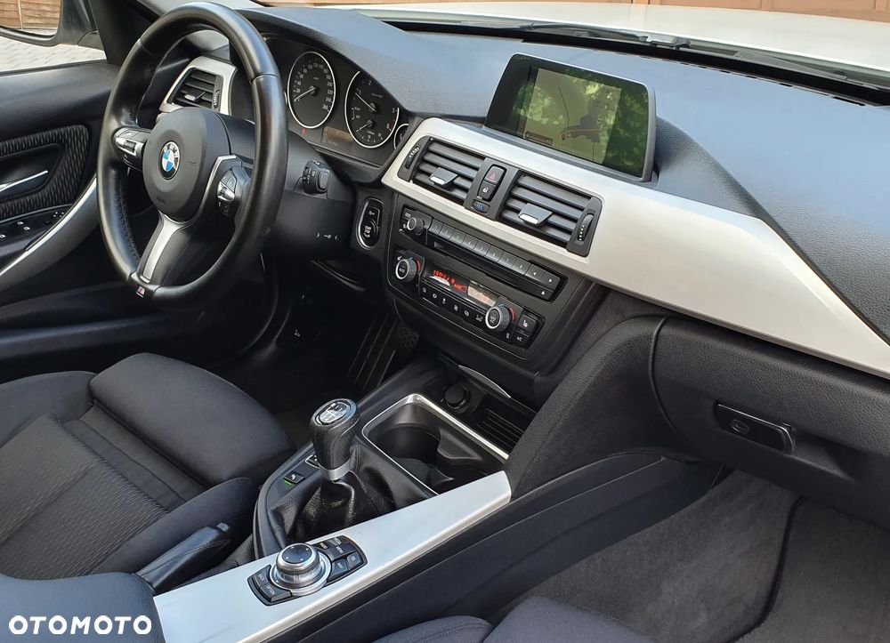 BMW Seria 3 320d Touring Sport Line - 15