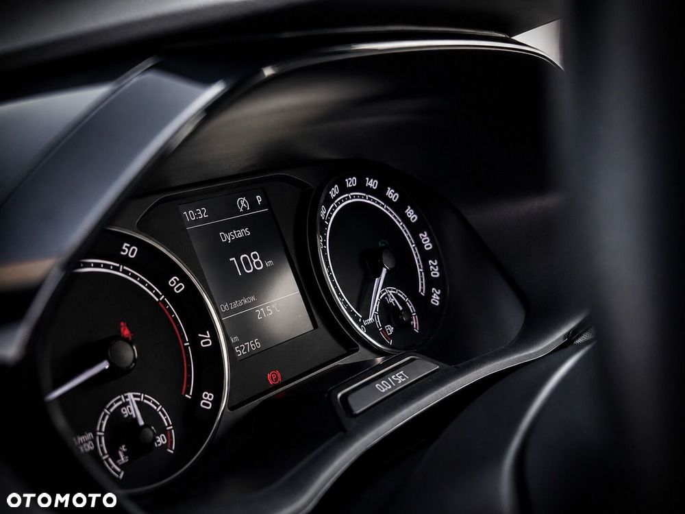 Skoda Fabia 1.0 TSI Ambition DSG - 25
