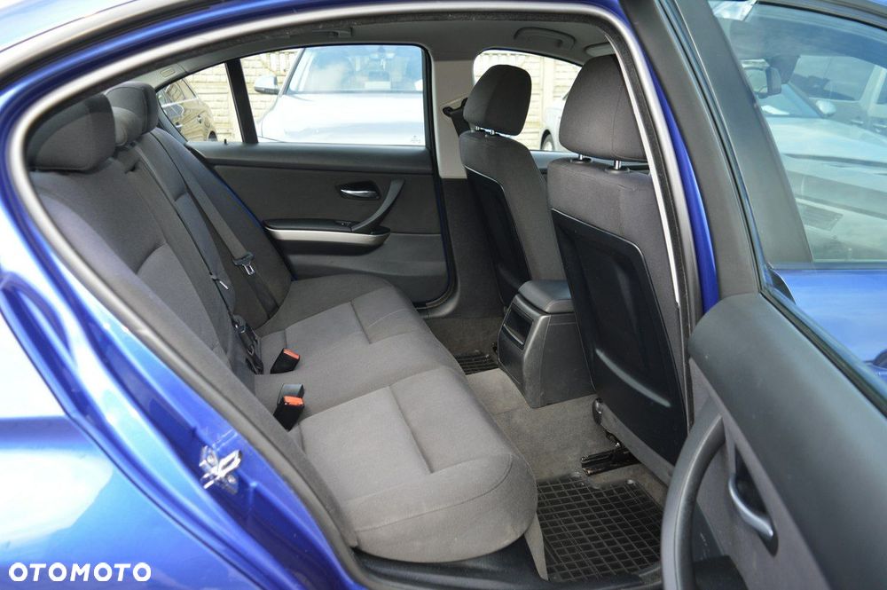 BMW Seria 3 318i - 25