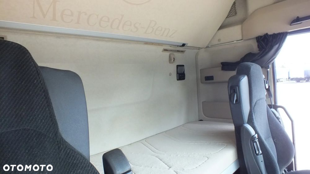 Mercedes-Benz ACTROS - 11