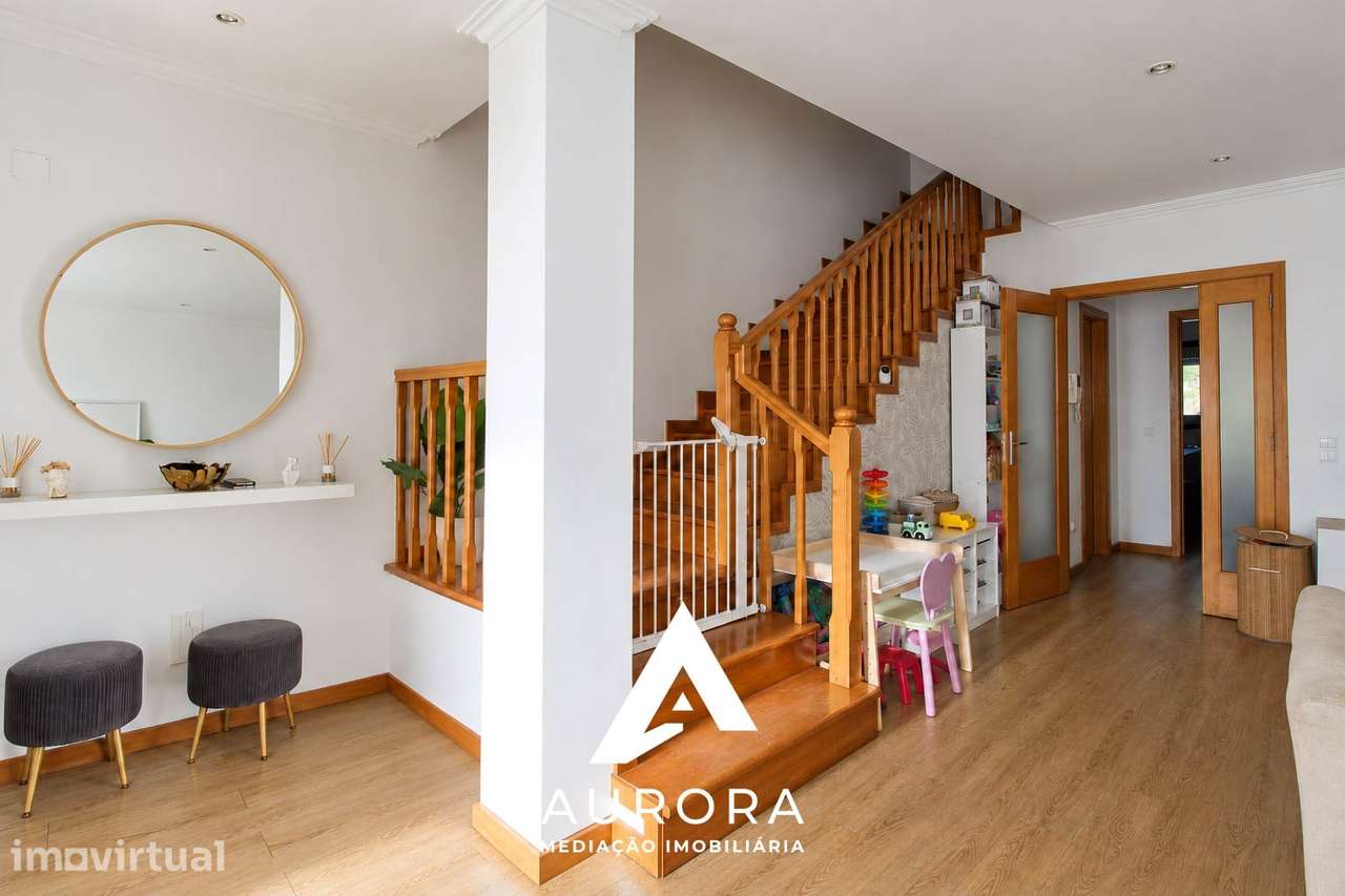 Moradia T3 em Lobão | Áreas amplas, terraço e garagem para três viatur - Grande imagem: 5/25