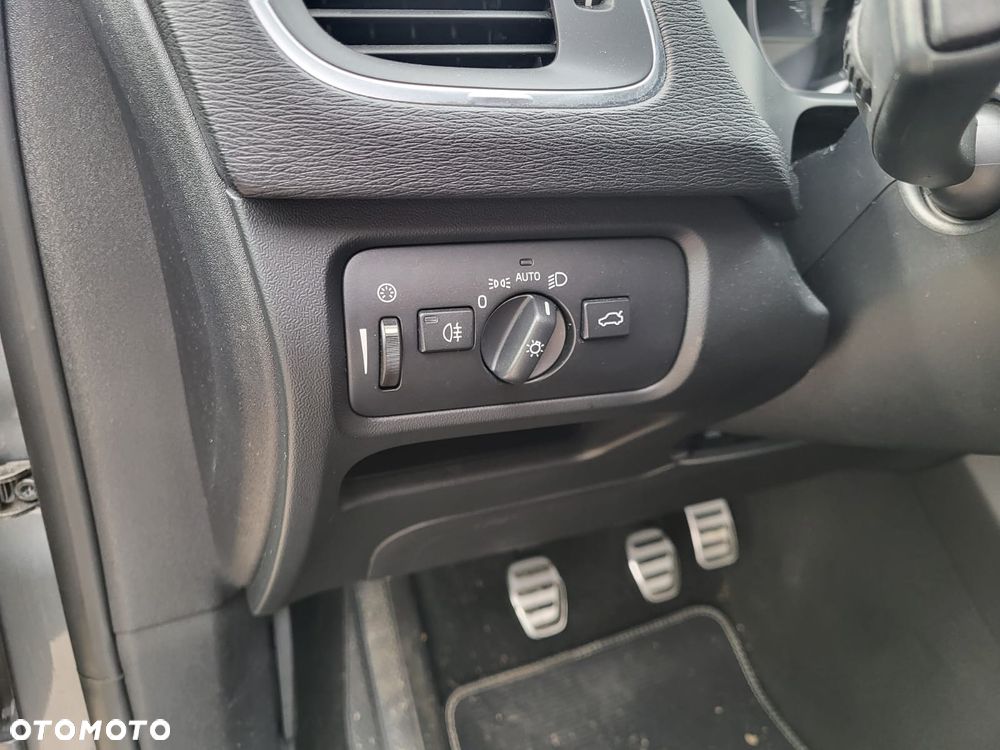 Volvo V40 D3 Geartronic Summum - 28