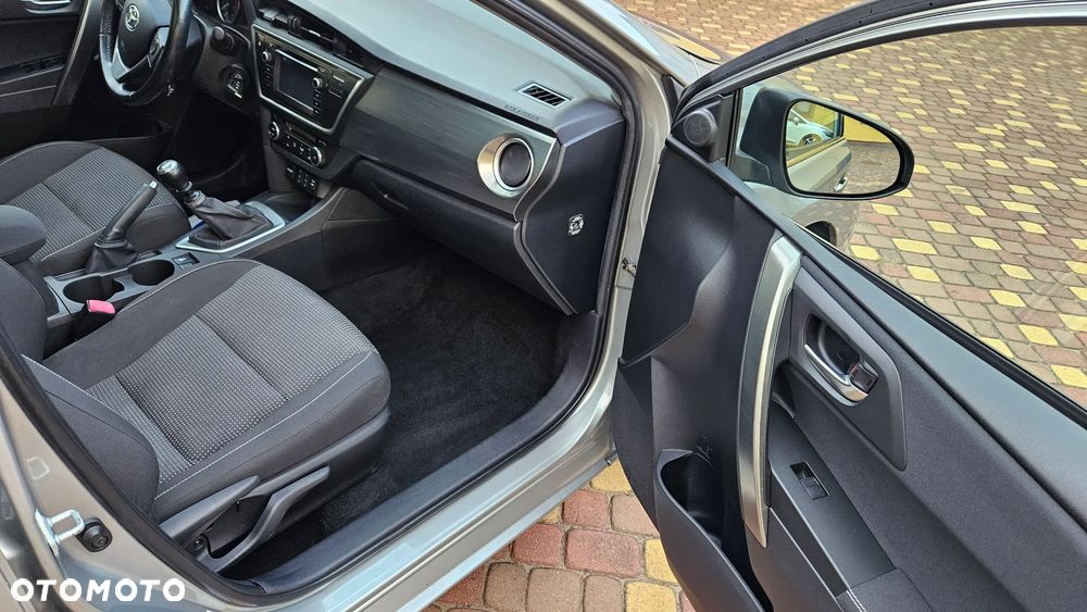 Toyota Auris 2.0 D-4D Executive - 17