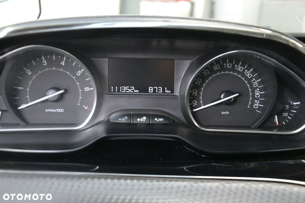 Peugeot 208 - 16