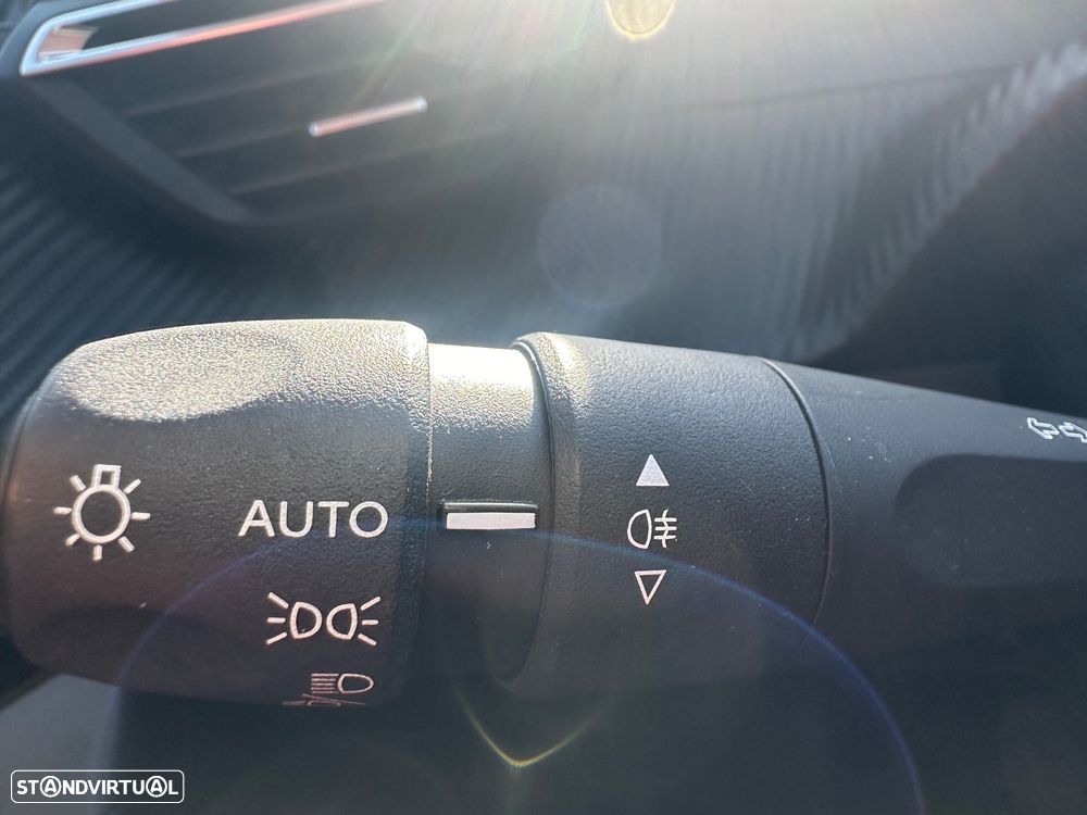 Peugeot e-2008 50 kWh Active - 32