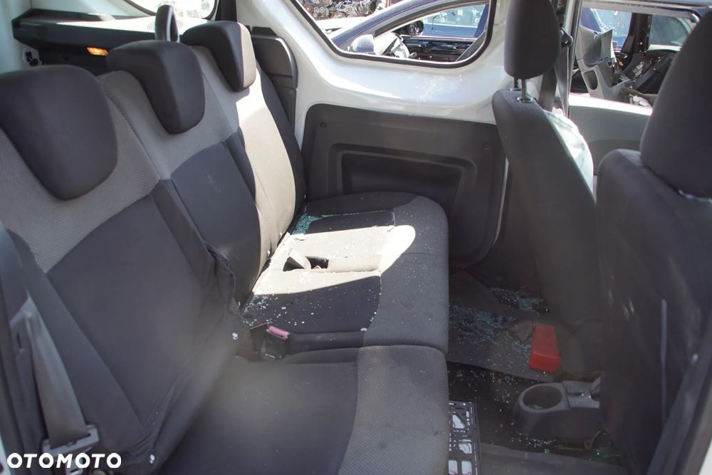 Auto na części - Dacia Dokker 1.6 SCE 102 KM H4M738 JR5076 DV369 2016R Silnik Skrzynia Drzwi Błotnik Lampa Lusterko Klamka Szyba Deska Kokpit Sterownik Moduł Czujnik Licznik Panel Kierownica - 15