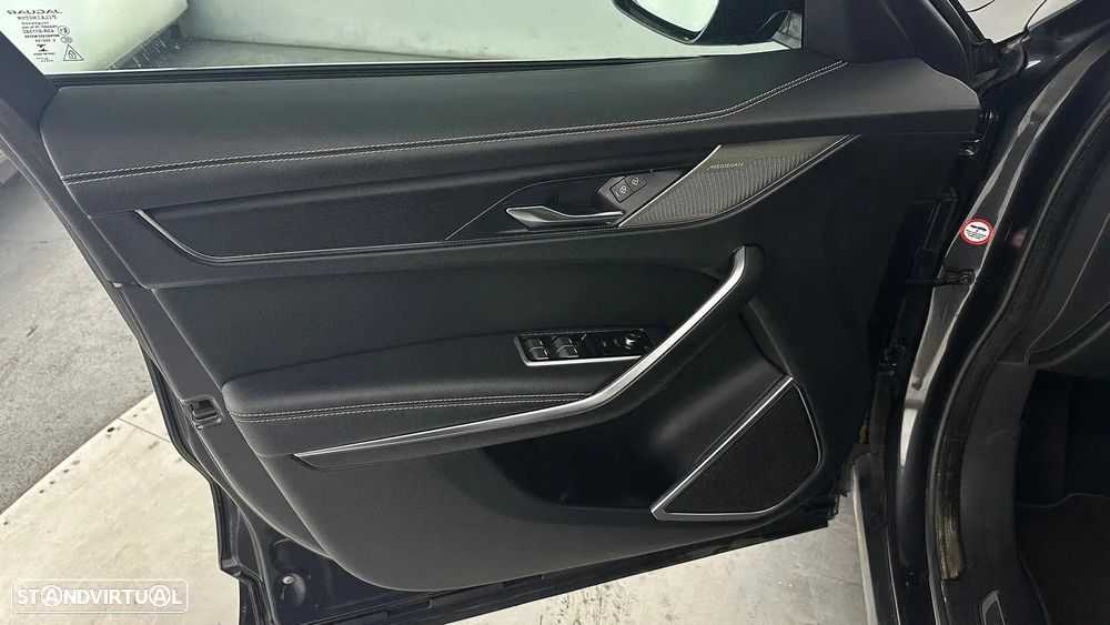 Jaguar F-Pace 2.0 P400e AWD R-Dynamic Black - 26