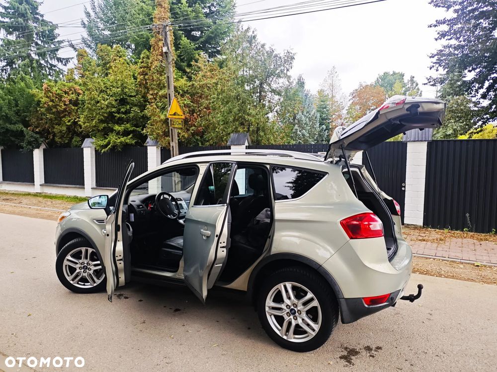 Ford Kuga 2.0 TDCi 2x4 Titanium - 4
