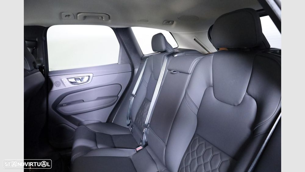 Volvo XC 60 2.0 T6 PHEV Plus Dark - 11