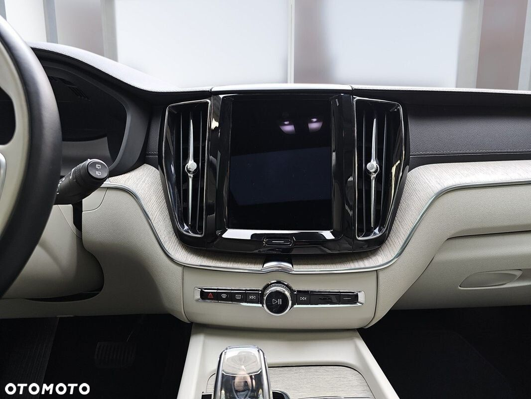 Volvo XC 60 T5 GPF AWD Inscription - 16