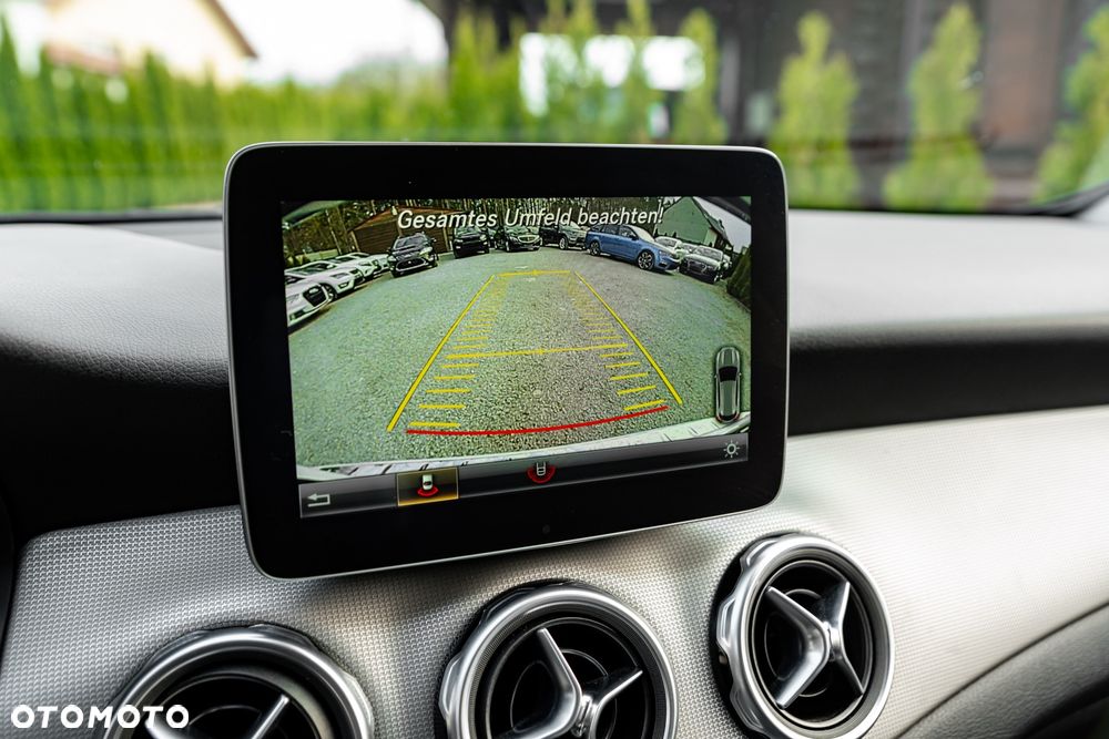 Mercedes-Benz GLA 200 7G-DCT - 39