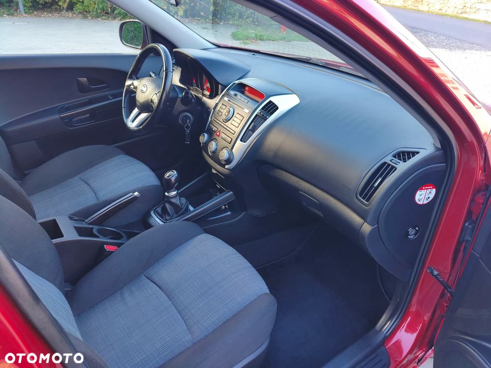 Kia Ceed 1.4 CVVT Dream-Team Edition - 7