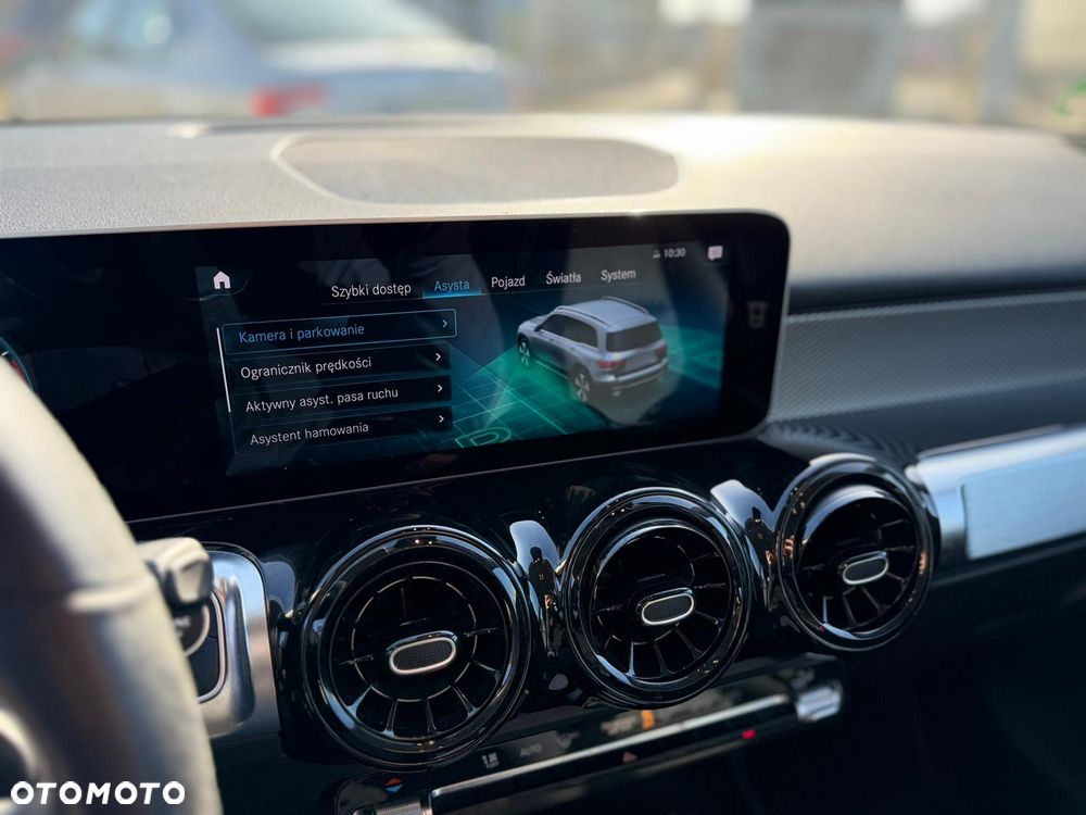 Mercedes-Benz GLB - 12