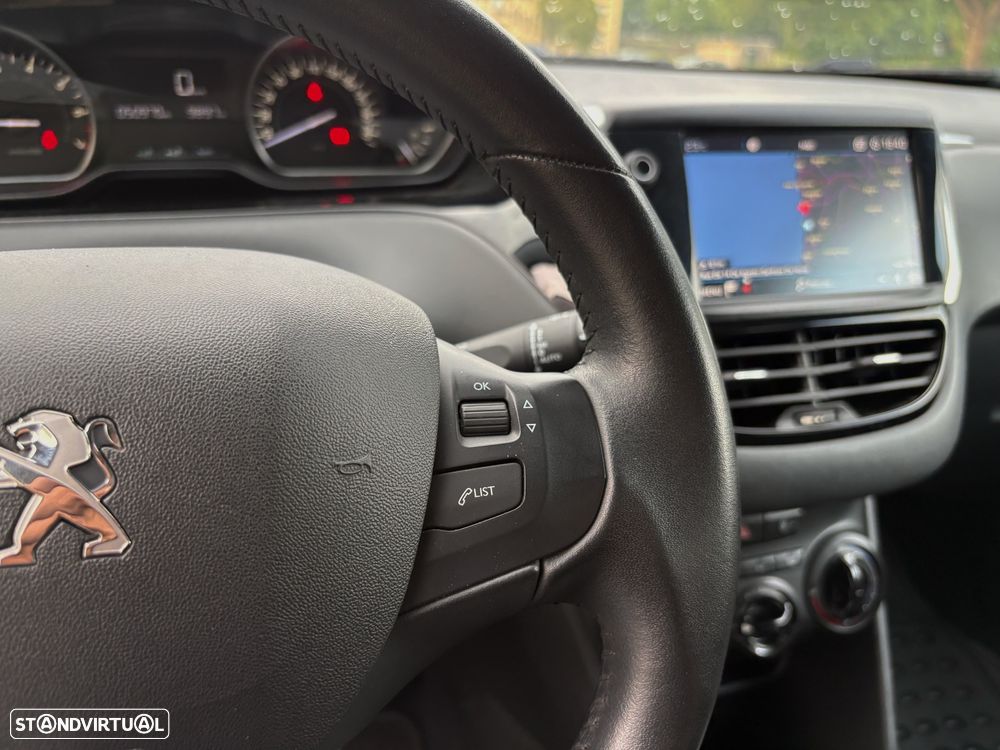 Peugeot 208 1.2 PureTech Signature - 10