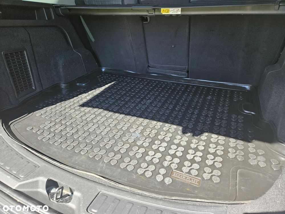 Land Rover Discovery Sport TD4 HSE Luxury - 11