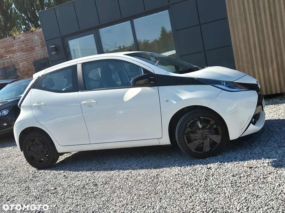 Toyota Aygo x-play Eco - 16