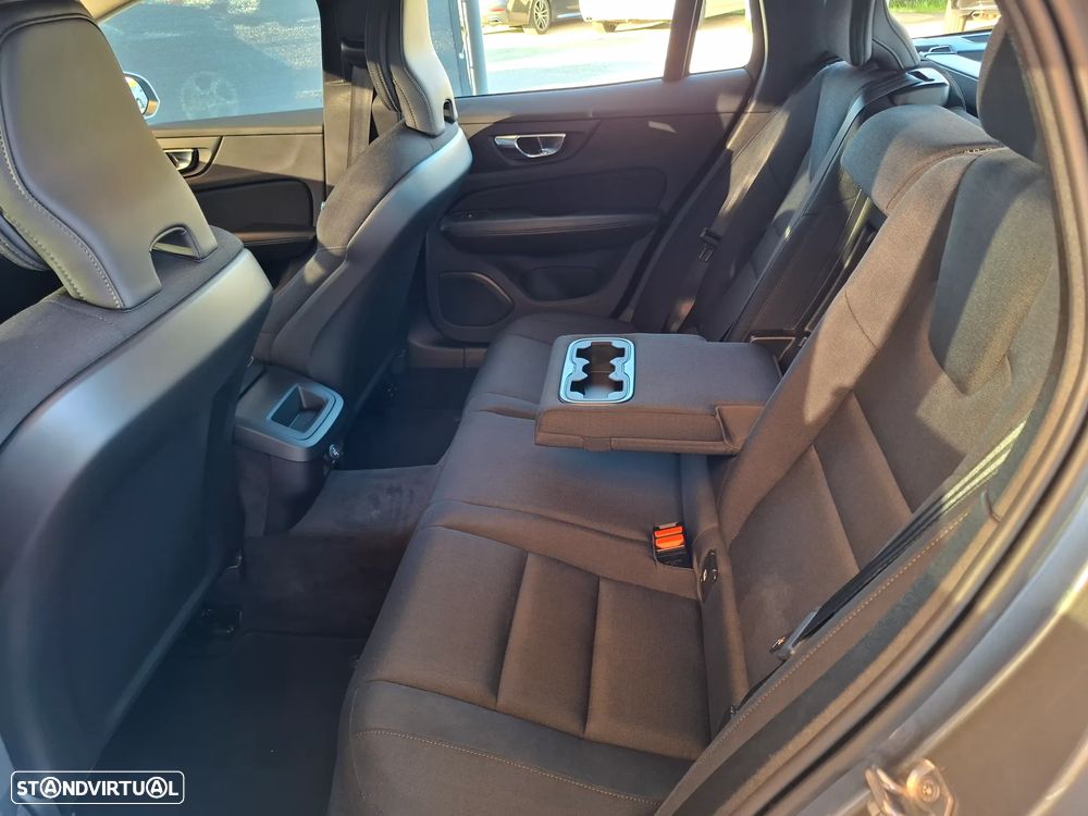 Volvo V60 2.0 D3 Momentum - 48