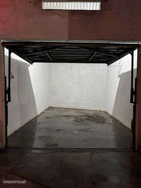 Garagem Fechada - Av. Vasco da Gama. - Grande imagem: 2/3